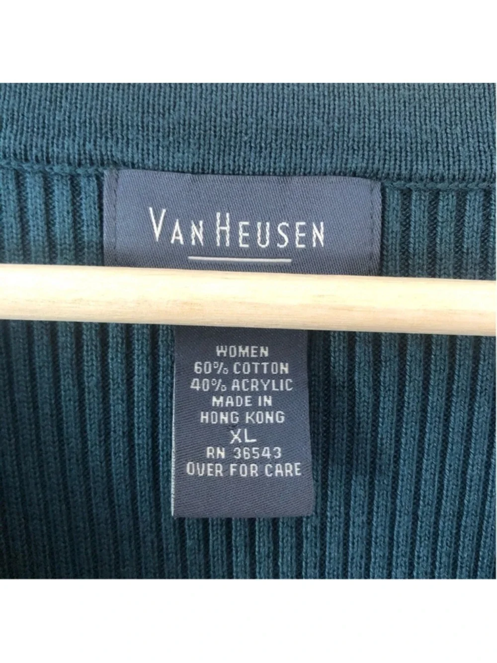Vintage Van Huesen ribbed v-neck sweater women’s size XL